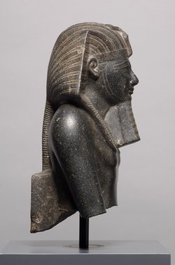 Oberteil einer Statue König Thutmosis' III.