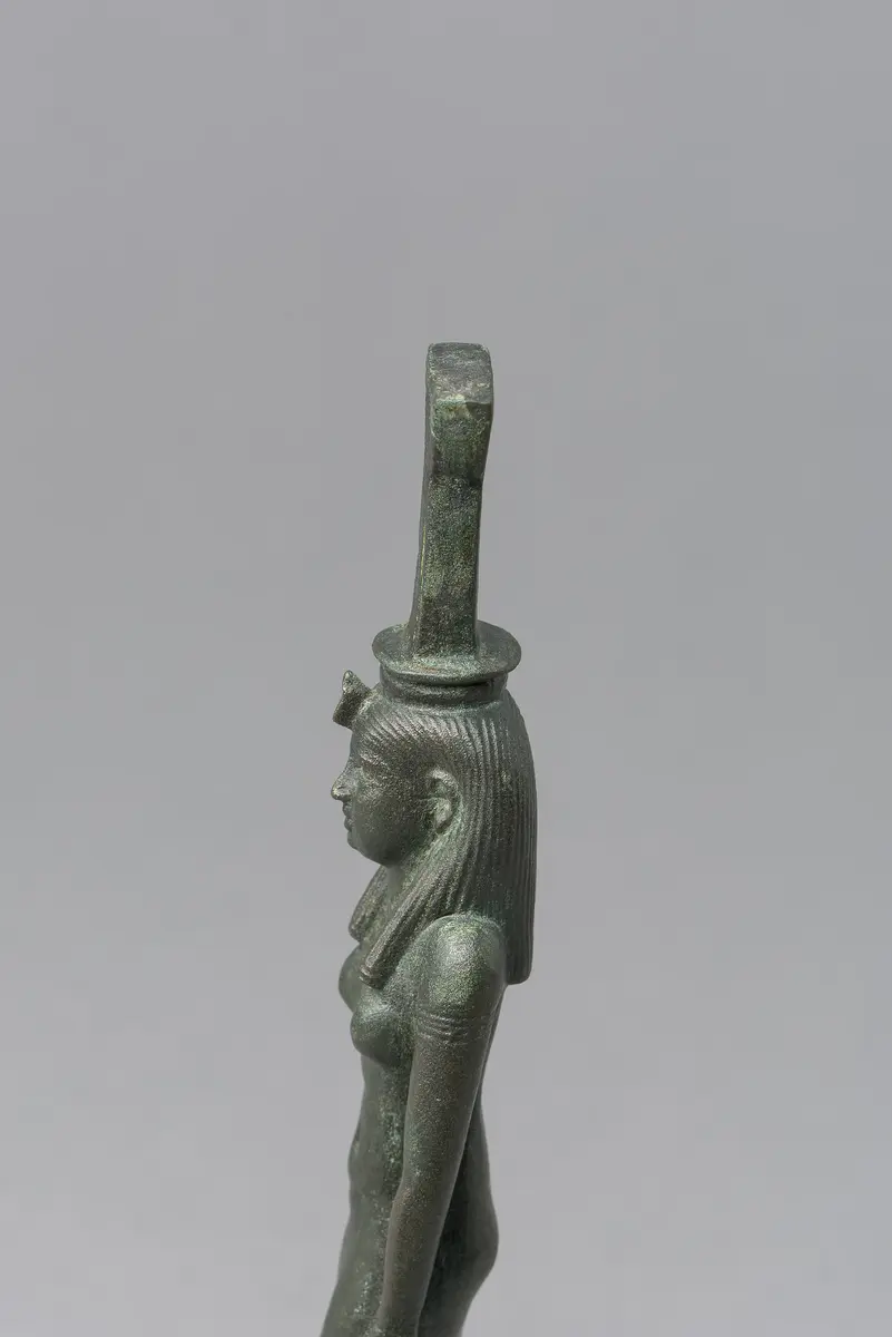 Göttin Nephthys, schreitend