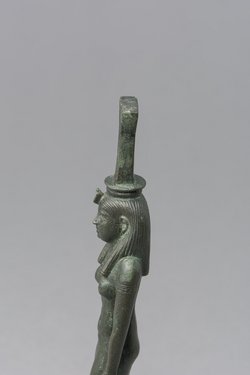 Göttin Nephthys, schreitend