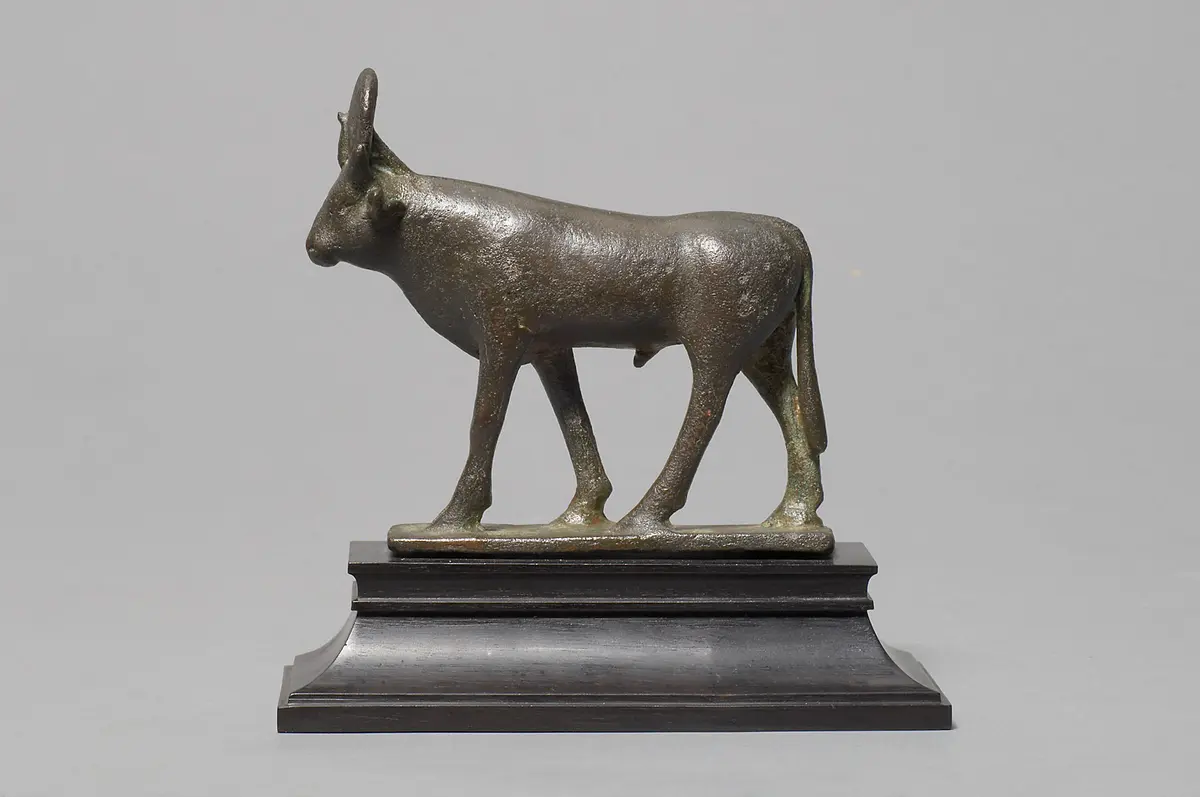 Schreitender Apis-Stier
