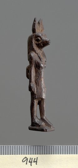 Stehender Gott Anubis mit Schakalkopf