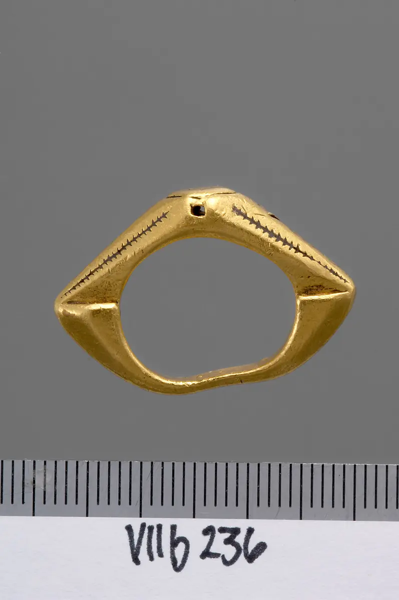 Fingerring mit Inschrift: DESIDERI VIVAS