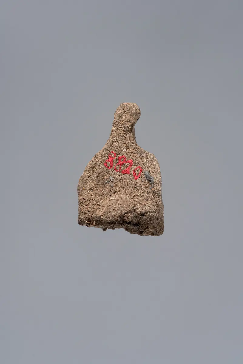 Fragmentierte Ächtungsfigur mit Aufschrift