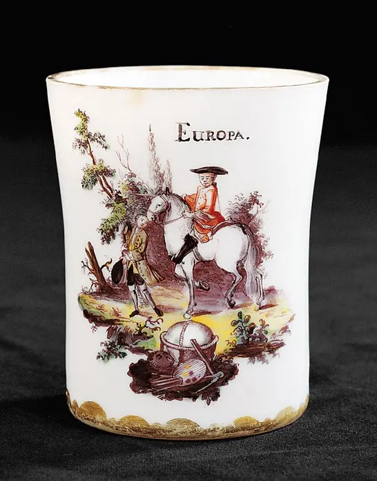 Milchglasbecher mit Allegorie Europas