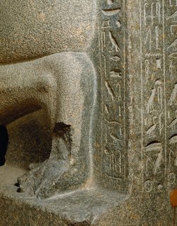 Fragmentierte Statue des Cha-em-waset