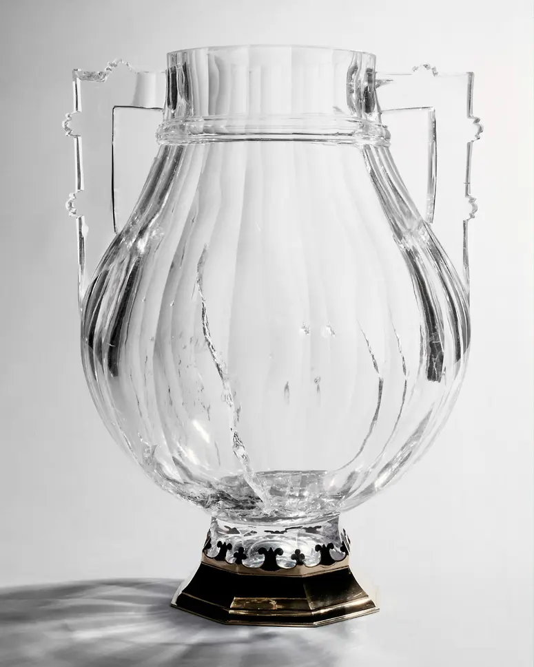 Große monolithe Vase mit zwei Henkeln