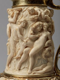 Deckelhumpen aus Elfenbein mit Bacchanal und mythologischen Szenen