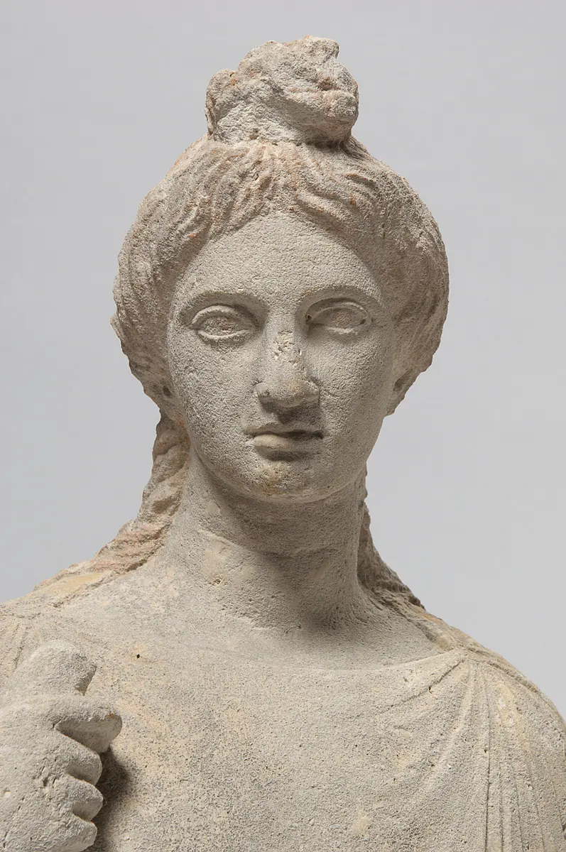 Halbfigur eines Mädchens