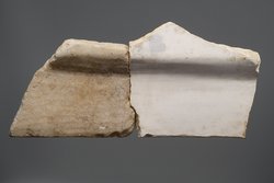 Tischplattenfragment: Jonas in der Kürbislaube