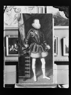 Infant Philipp in einem Harnisch