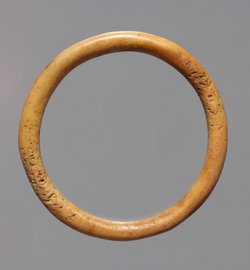 Kleiner Armring