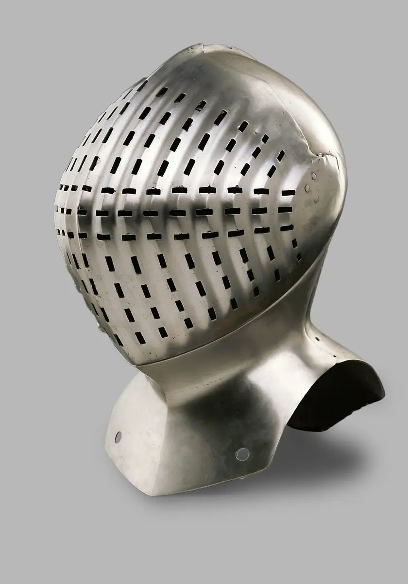 Fußkampfhelm