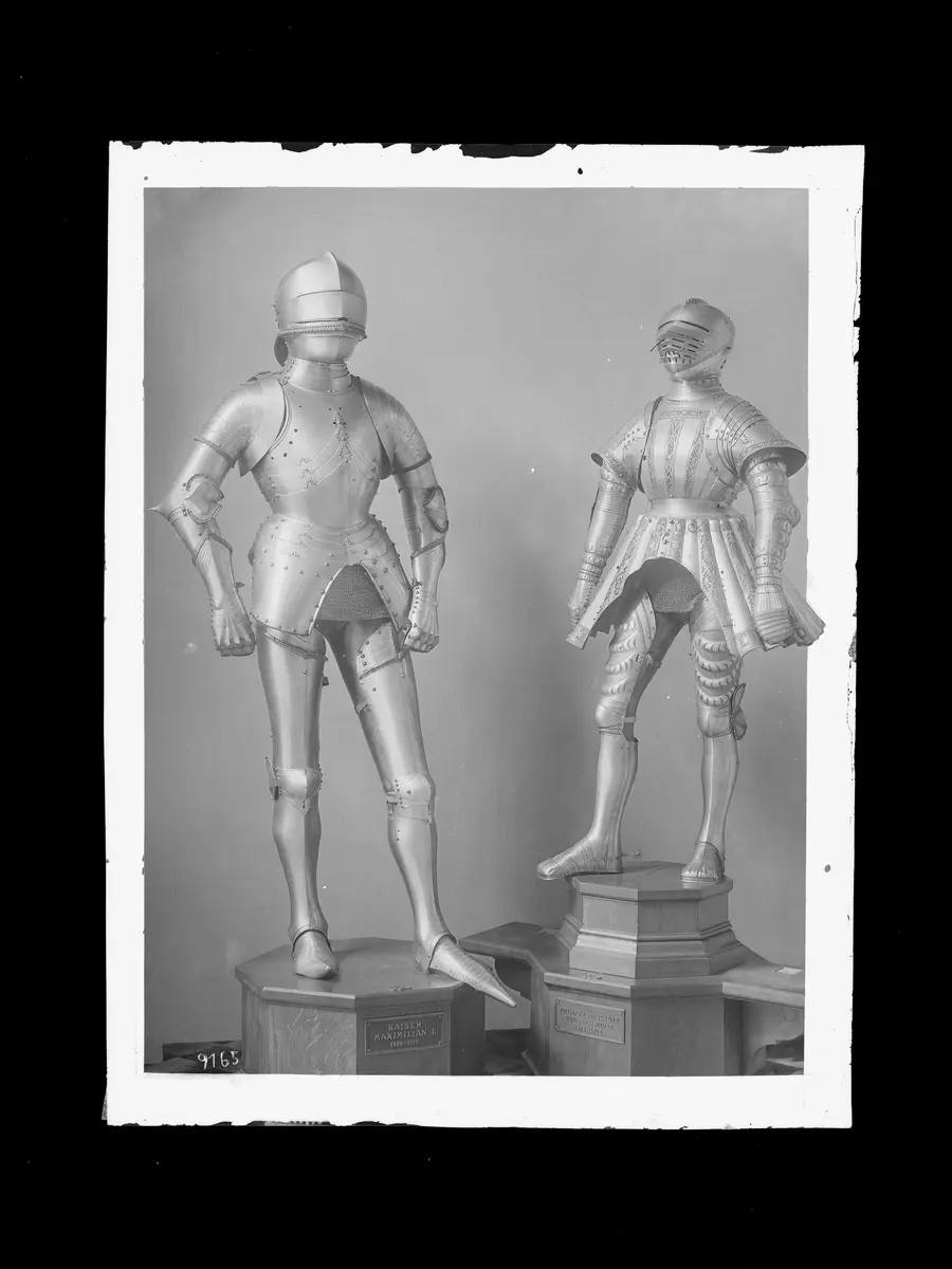 Zusammengestellter Harnisch aus der Königsgarnitur Kaiser Maximilians I.; Kinder-Faltenrockharnisch, Kinderharnisch, Kinderrüstung