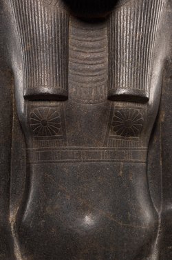 Sitzstatue der Göttin Sachmet