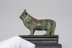 Stehender Apis-Stier