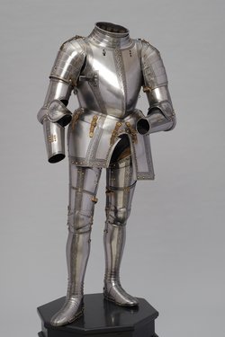 Schwarzgeätzter Stechküriss der Rosenblatt-Garnitur