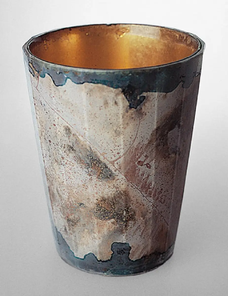 Zwischengoldbecher mit graublau marmorierter Bemalung