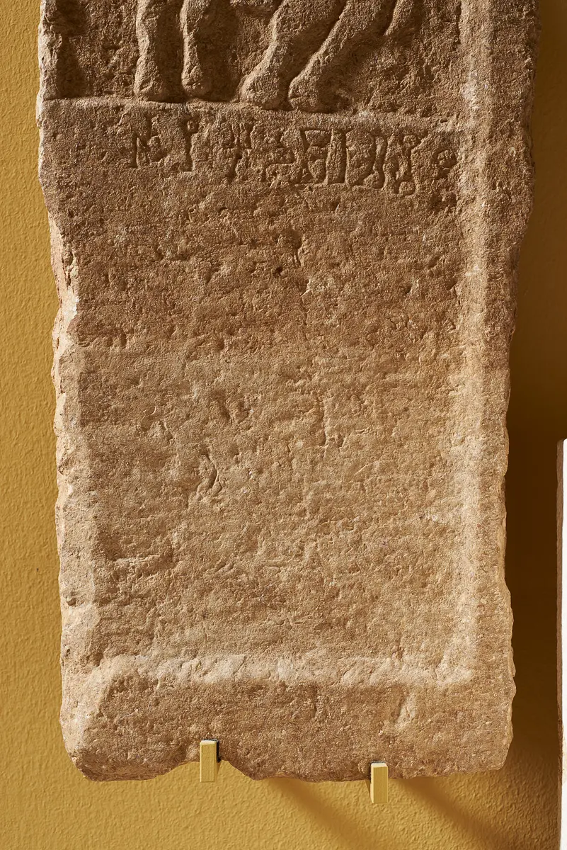 Relief mit der Darstellung eines Kamelreiters