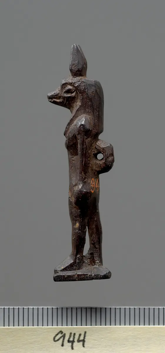 Stehender Gott Anubis mit Schakalkopf