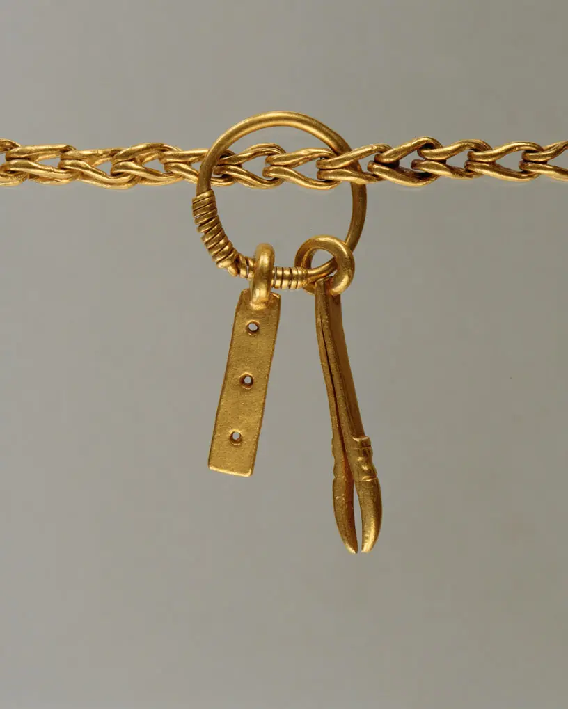 Goldkette mit 52 Anhängern