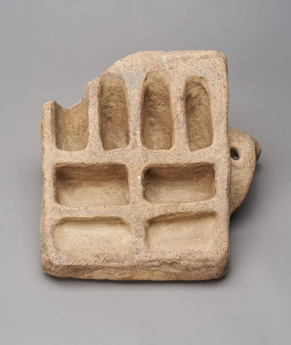 Matrize einer Verkleidungsplatte mit Triglyphenfries und Masken