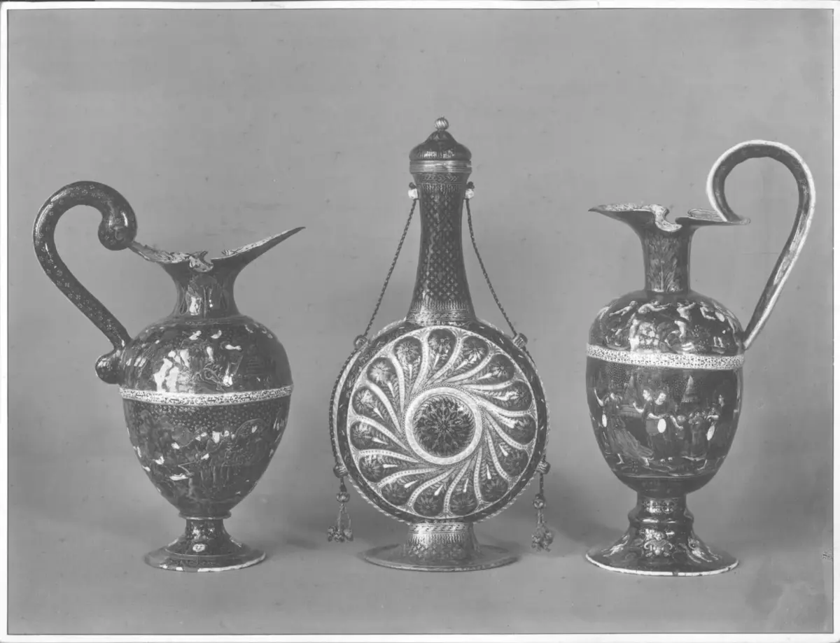 Limoge-Kannen und Limoge-Flasche
