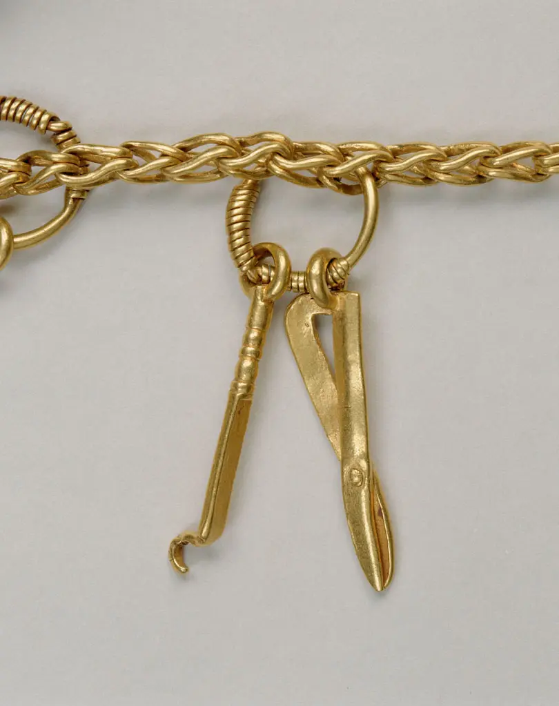 Goldkette mit 52 Anhängern
