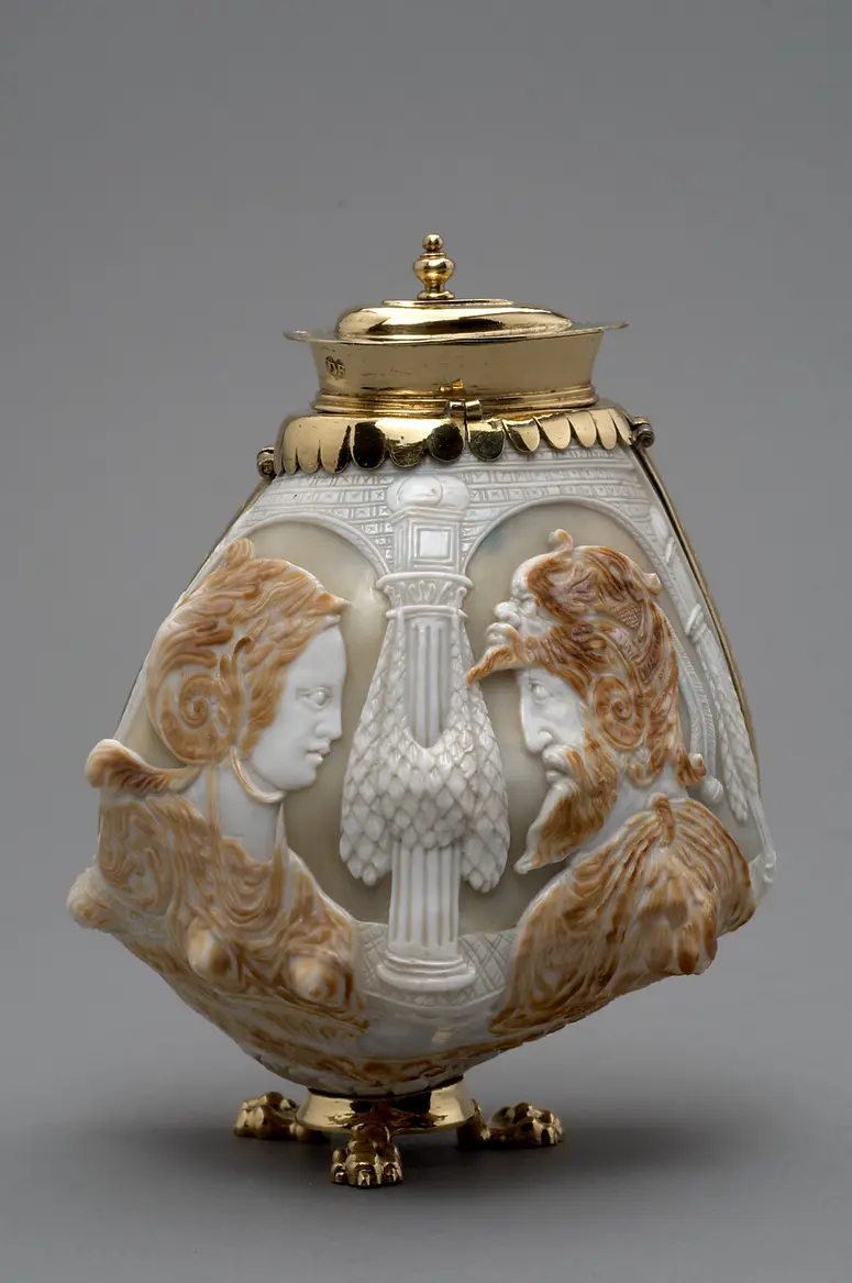 Shell-shaped Vessel