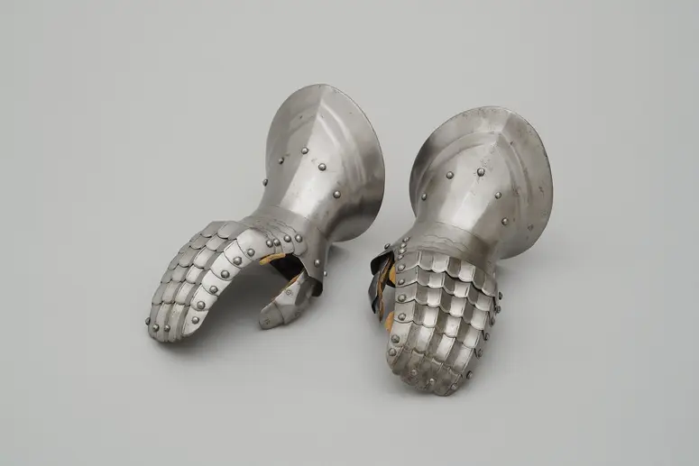 Ein Paar Handschuhe