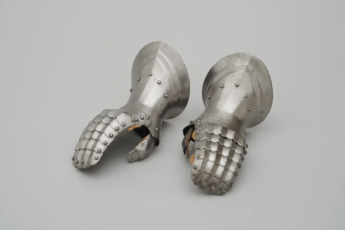 Ein Paar Handschuhe
