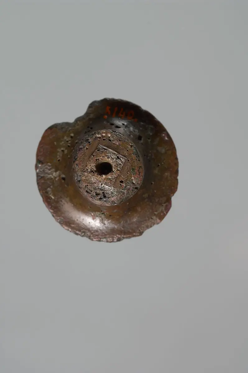Bronzefragment (von Kelch?) mit Kartusche Ramses' III.