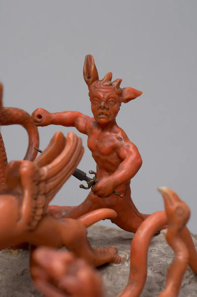Statuette; Skulptur, Koralle, Naturalie, Herkules im Kampf mit der Hydra