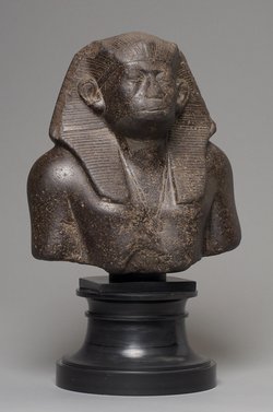 Oberteil einer Statue des Königs Amenemhet III.