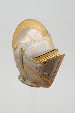 Geschlossener Helm der Adlergarnitur