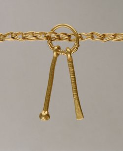 Goldkette mit 52 Anhängern
