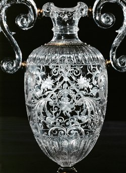 Vase mit zwei Volutenhenkeln