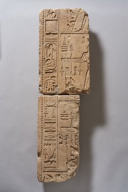 Reliefbruchstück mit dem Namen des Cha-em-waset