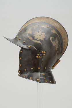 Sturmhaube der Fugger-Garnitur