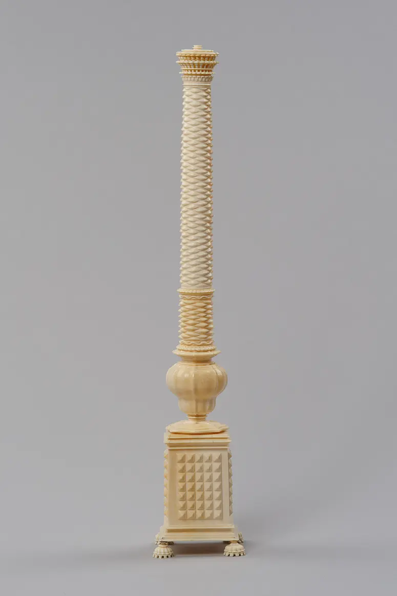 Writing Set in the Form of a Column