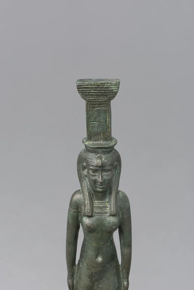 Göttin Nephthys, schreitend