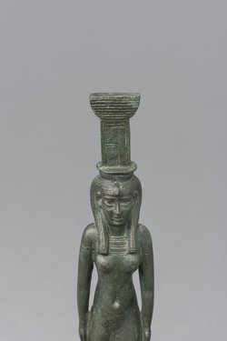 Göttin Nephthys, schreitend
