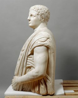 Oberteil einer männlichen Ehrenstatue