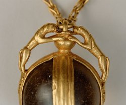 Goldkette mit 52 Anhängern