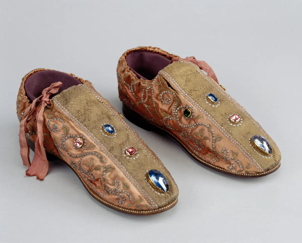 Die Schuhe des Ornats Kaiser Franz I. Stephan von Lothringen (Barockkopien nach den Gewändern des Krönungsornates des Heiligen Römischen Reiches)