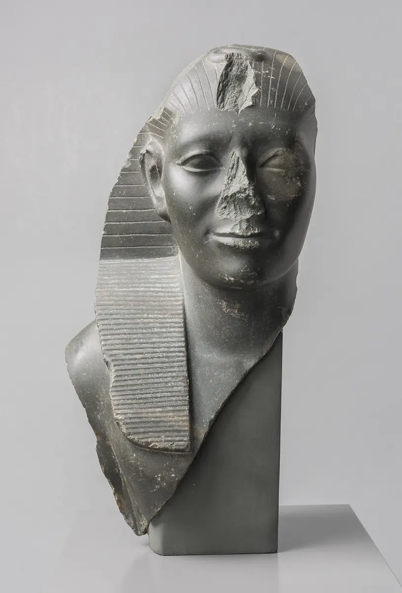 Büste einer Statue von König Amenemhet V. Sechemkare