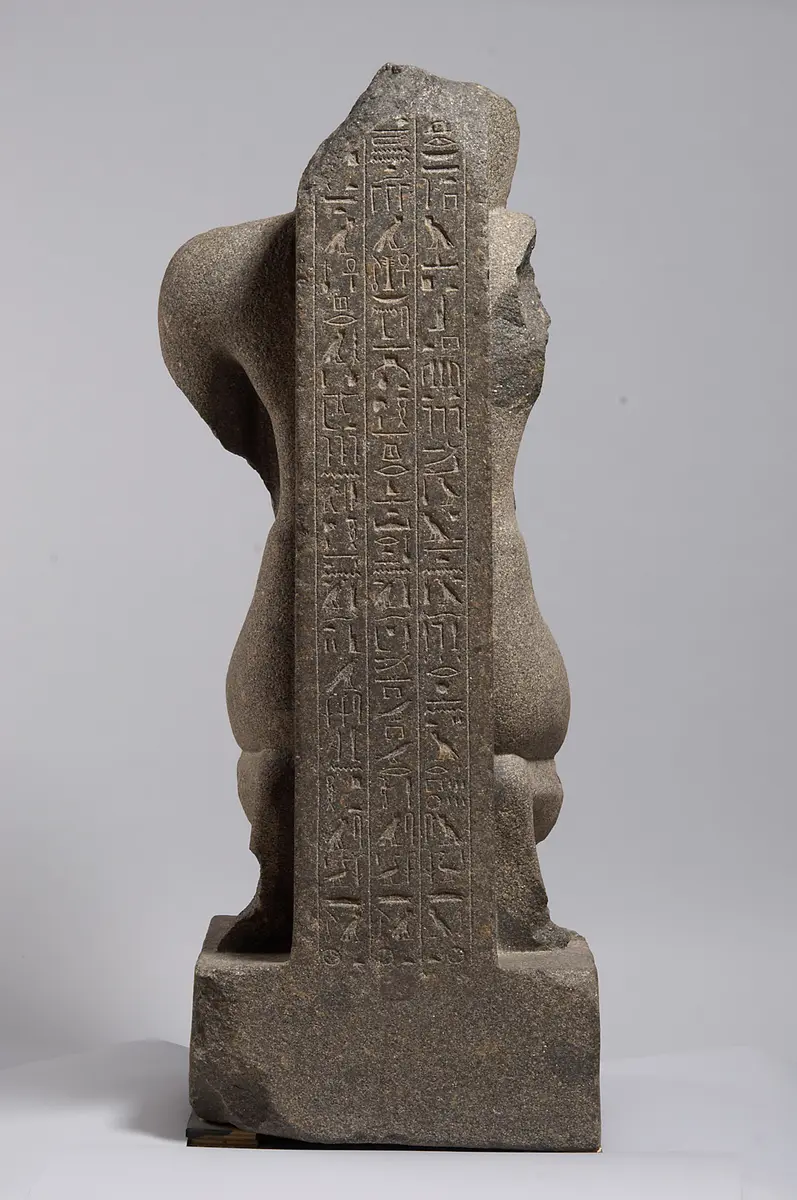 Fragmentierte Statue des Cha-em-waset