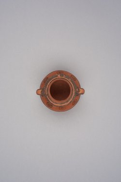 Amphoriskos der Black on red II (IV) Ware