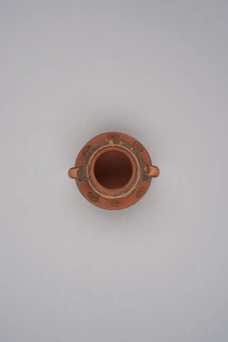Amphoriskos der Black on red II (IV) Ware