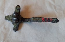 Bügelfibel mit dreieckiger Kopfplatte