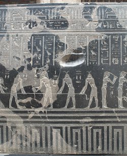 Sarkophag des Priesters Nes-schu-tefnut